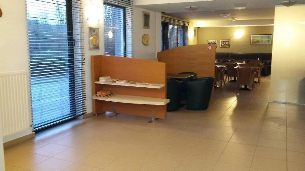 Hobbit Hotel Brussels Airport Завентем