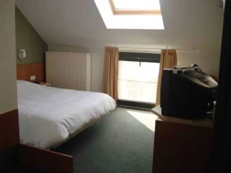 Hobbit Hotel Brussels Airport Завентем