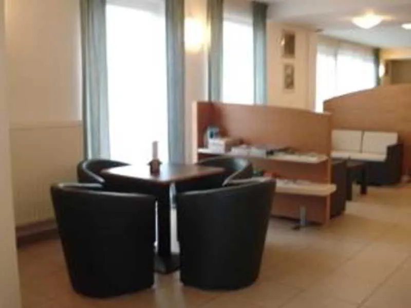 Hobbit Hotel Brussels Airport Завентем 3*,