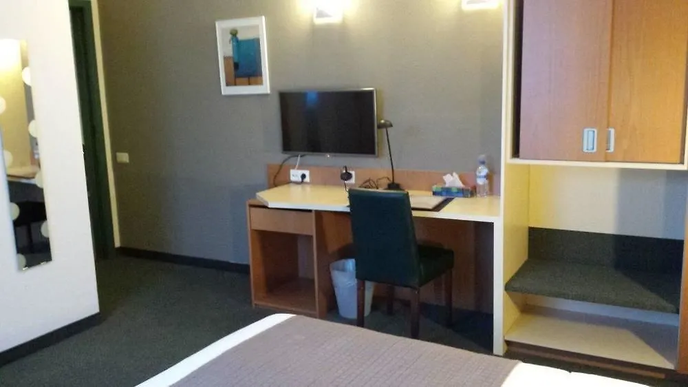Hobbit Hotel Brussels Airport Завентем