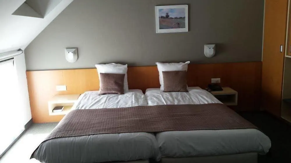 Hobbit Hotel Brussels Airport Завентем